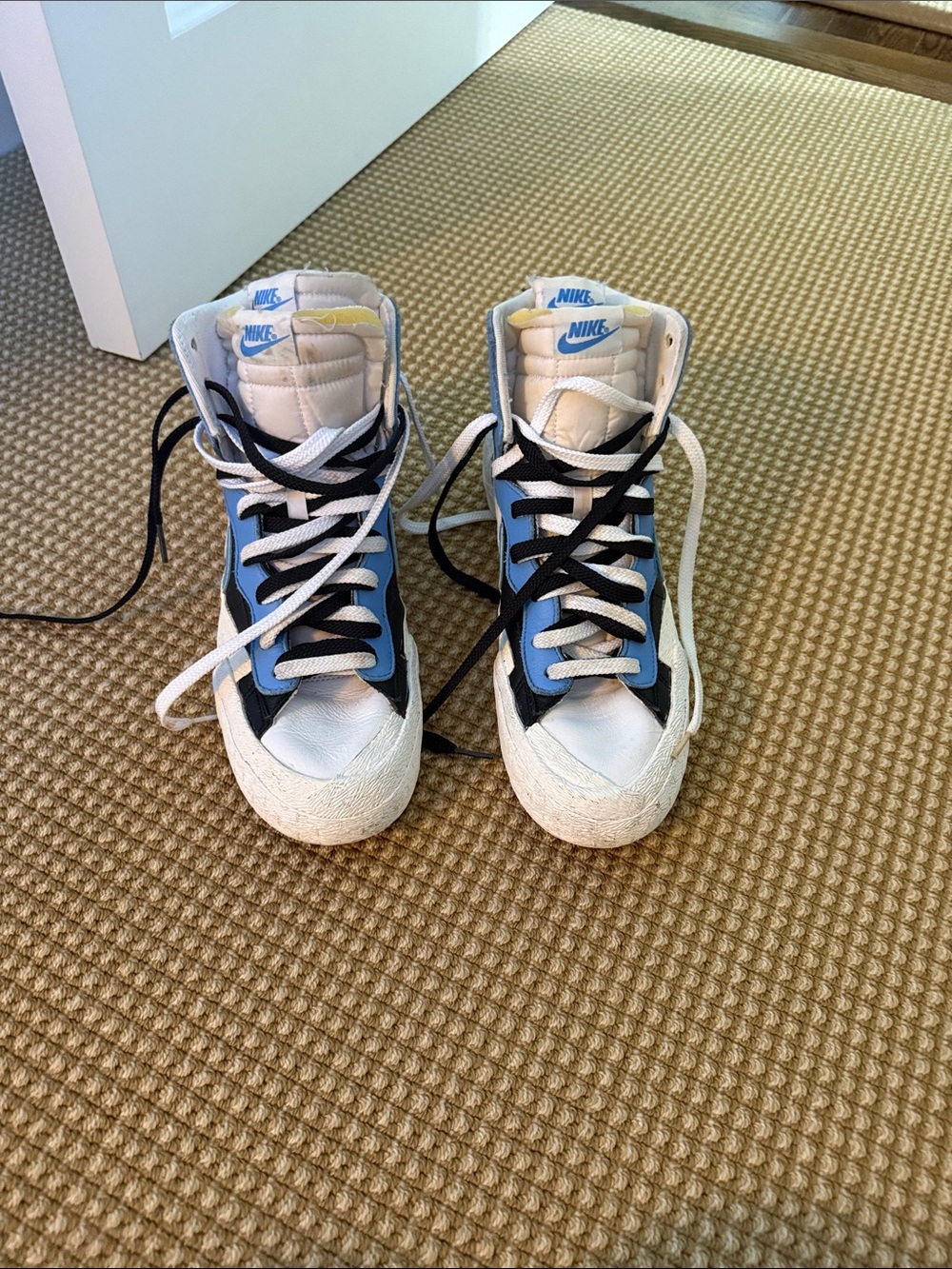 Nike High-Top Sneakers in White, Blue and Black